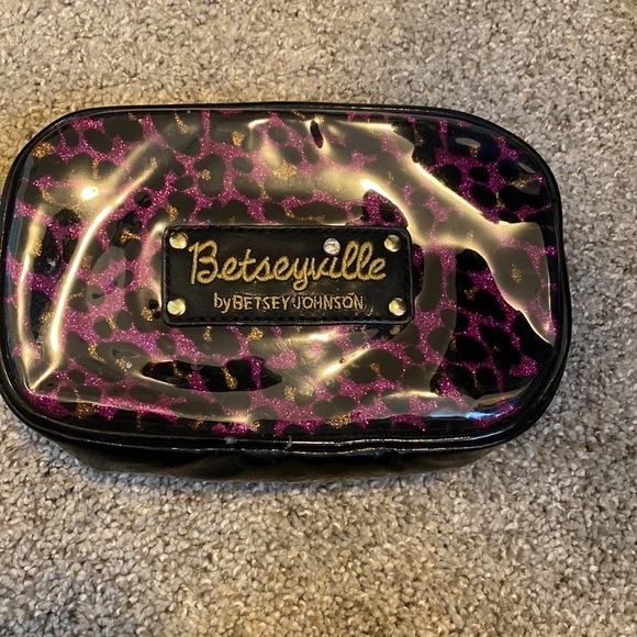 Betsy Johnson Betsyville Pink Cheetah Print Make Up Bag Cosmetic Case - Picture 1 of 8